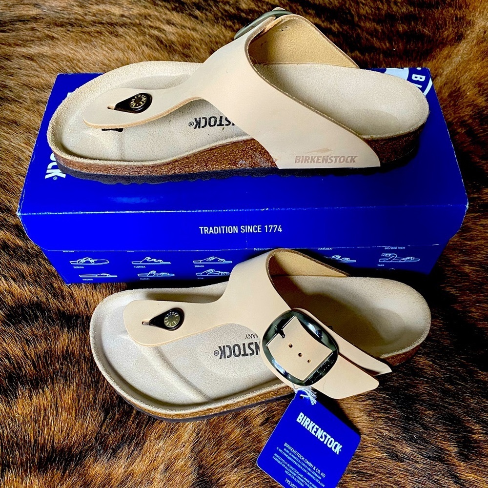 Birkenstock Gizeh Big Buckle sandals in Almond